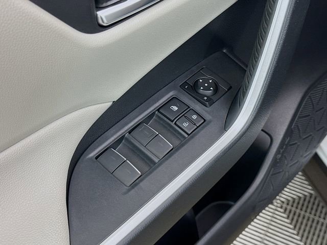 Used 2023 Toyota RAV4 XLE Premium image 18