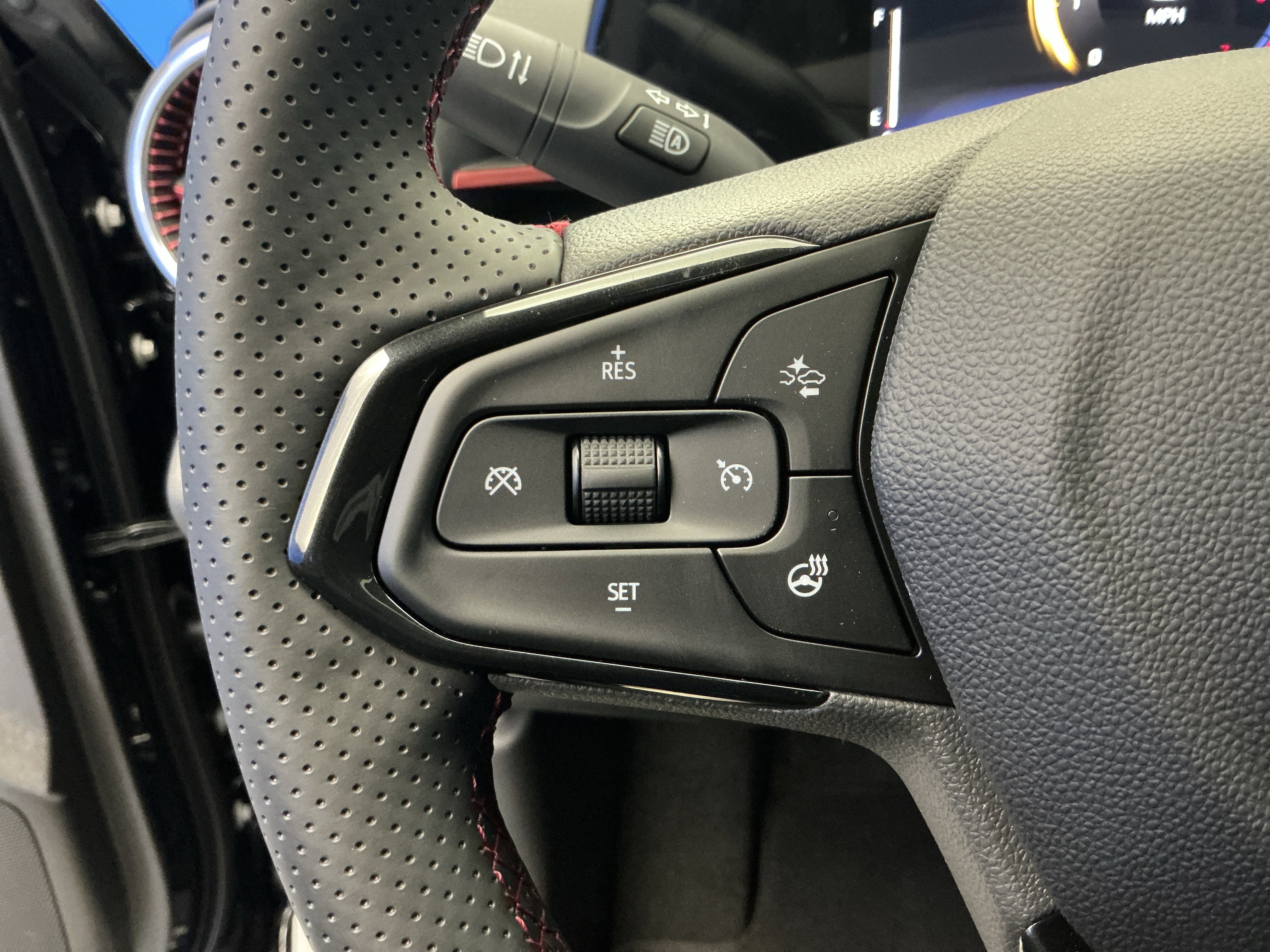 Used 2026 Chevrolet Trax RS w/ Sunroof Package FWD image 15