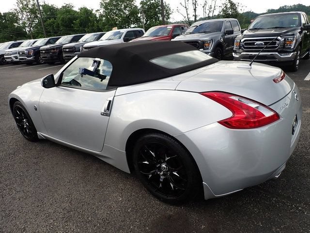 Used 2010 Nissan 370Z Roadster RWD image 4