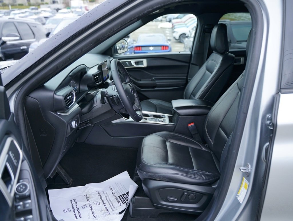 Used 2020 Ford Explorer XLT w/ Equipment Group 202A image 21