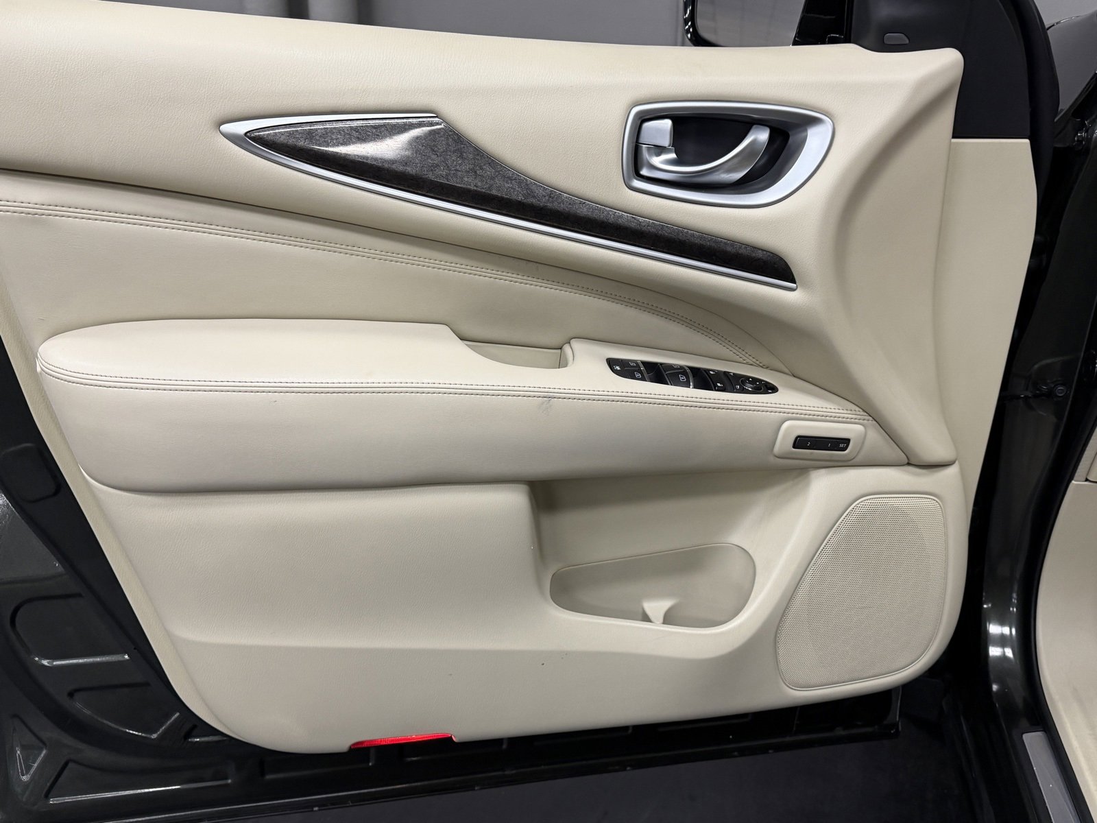 Used 2013 INFINITI JX35 Base w/ Premium Pkg image 19