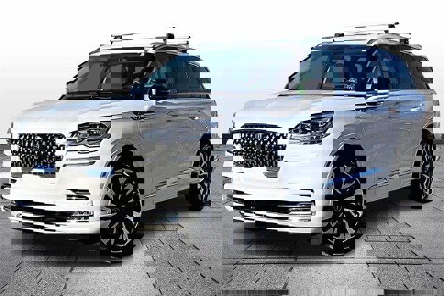 Used 2023 Lincoln Aviator Black Label Grand Touring w/ Class IV Trailer Tow Package image 4