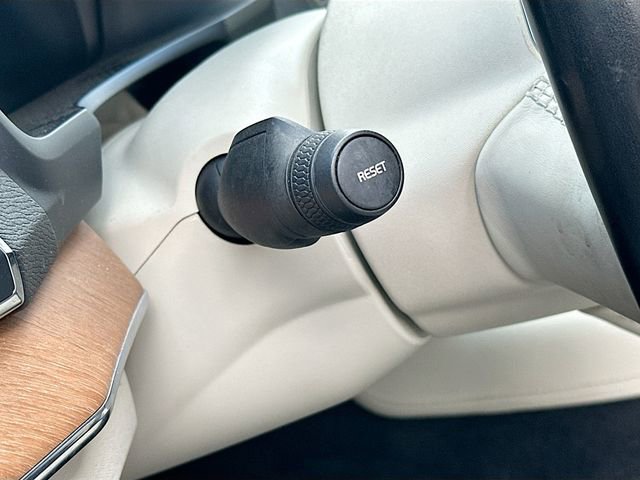 Used 2021 Volvo XC90 T5 Momentum image 11