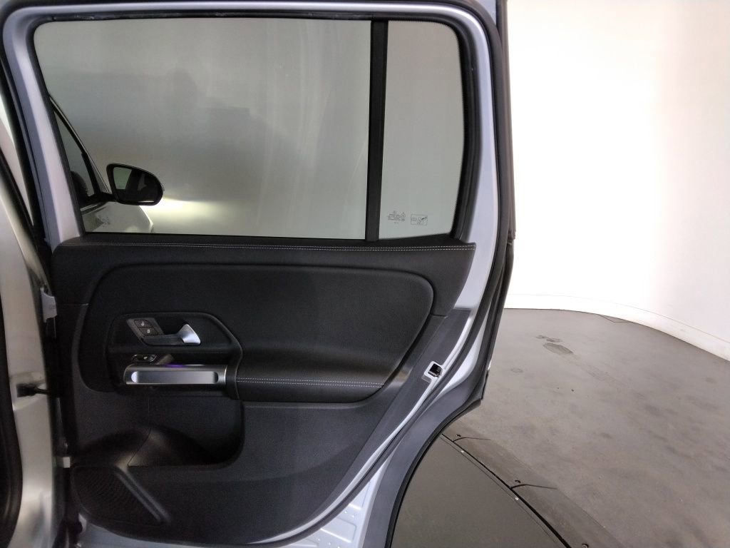 Used 2022 Mercedes-Benz GLB 250 w/ Premium Package Lite image 36