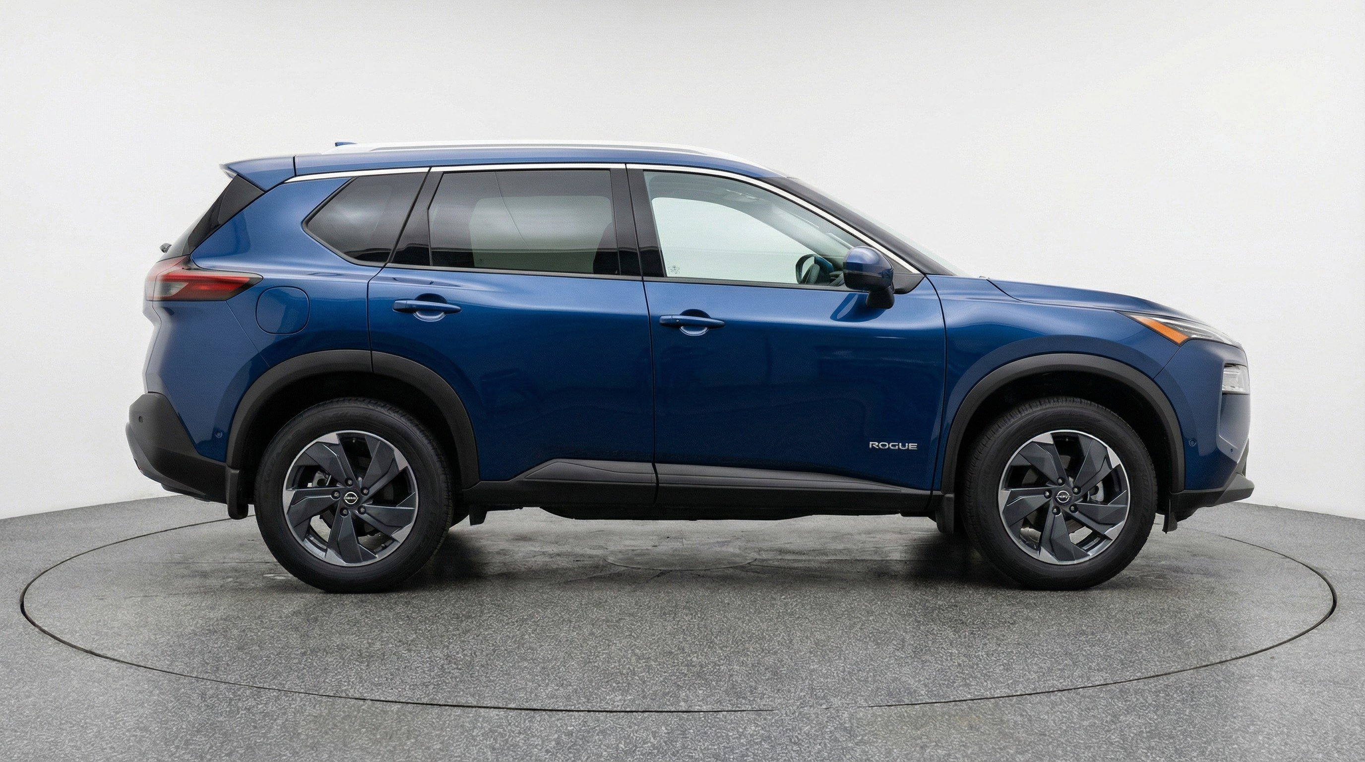 Used 2025 Nissan Rogue SV FWD image 11