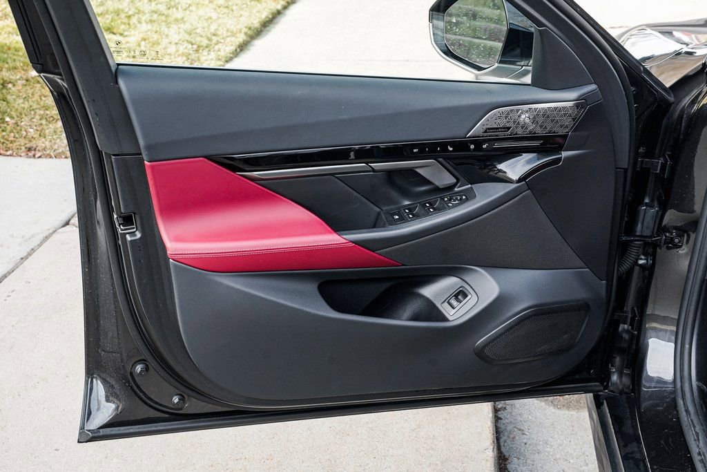 Certified 2025 BMW 530i xDrive w/ Premium Package image 9