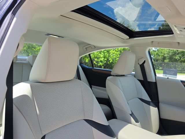 Used 2025 Lexus ES 350 w/ Premium Package FWD image 11
