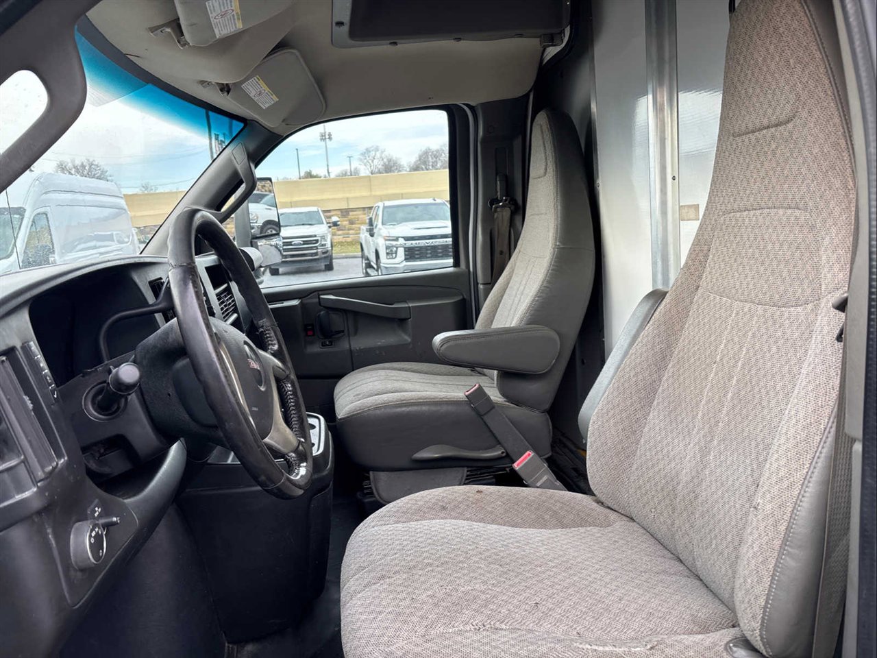 Used 2017 GMC Savana 3500 image 19