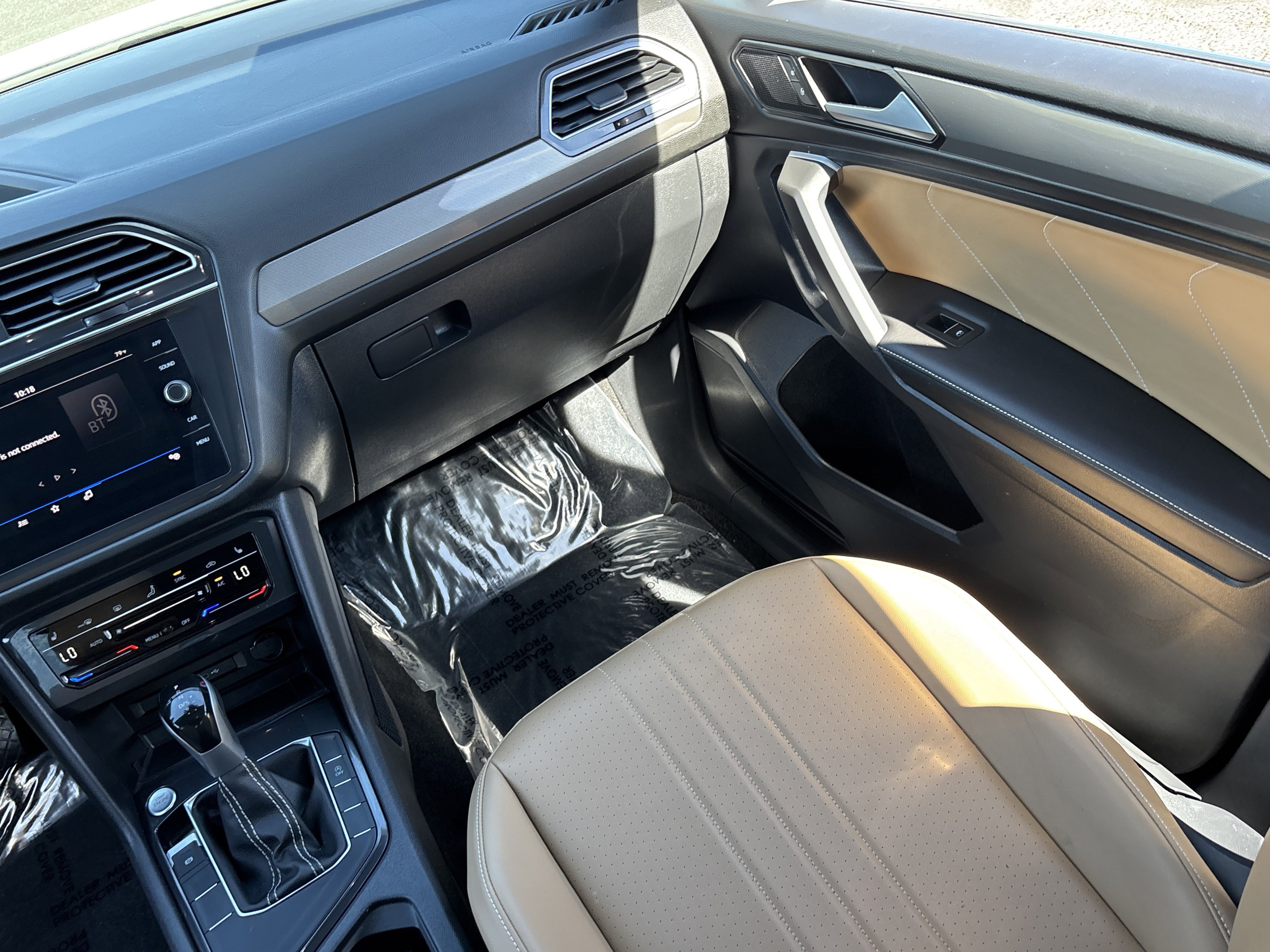 Used 2023 Volkswagen Tiguan SE w/ Panoramic Sunroof Package image 15