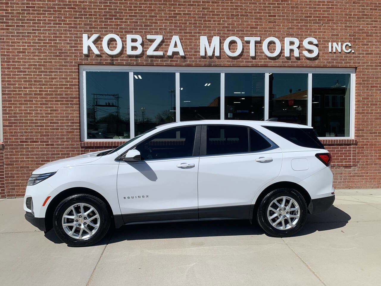 Used 2024 Chevrolet Equinox LT w/ LPO, Floor Liner Package AWD/4WD image 1