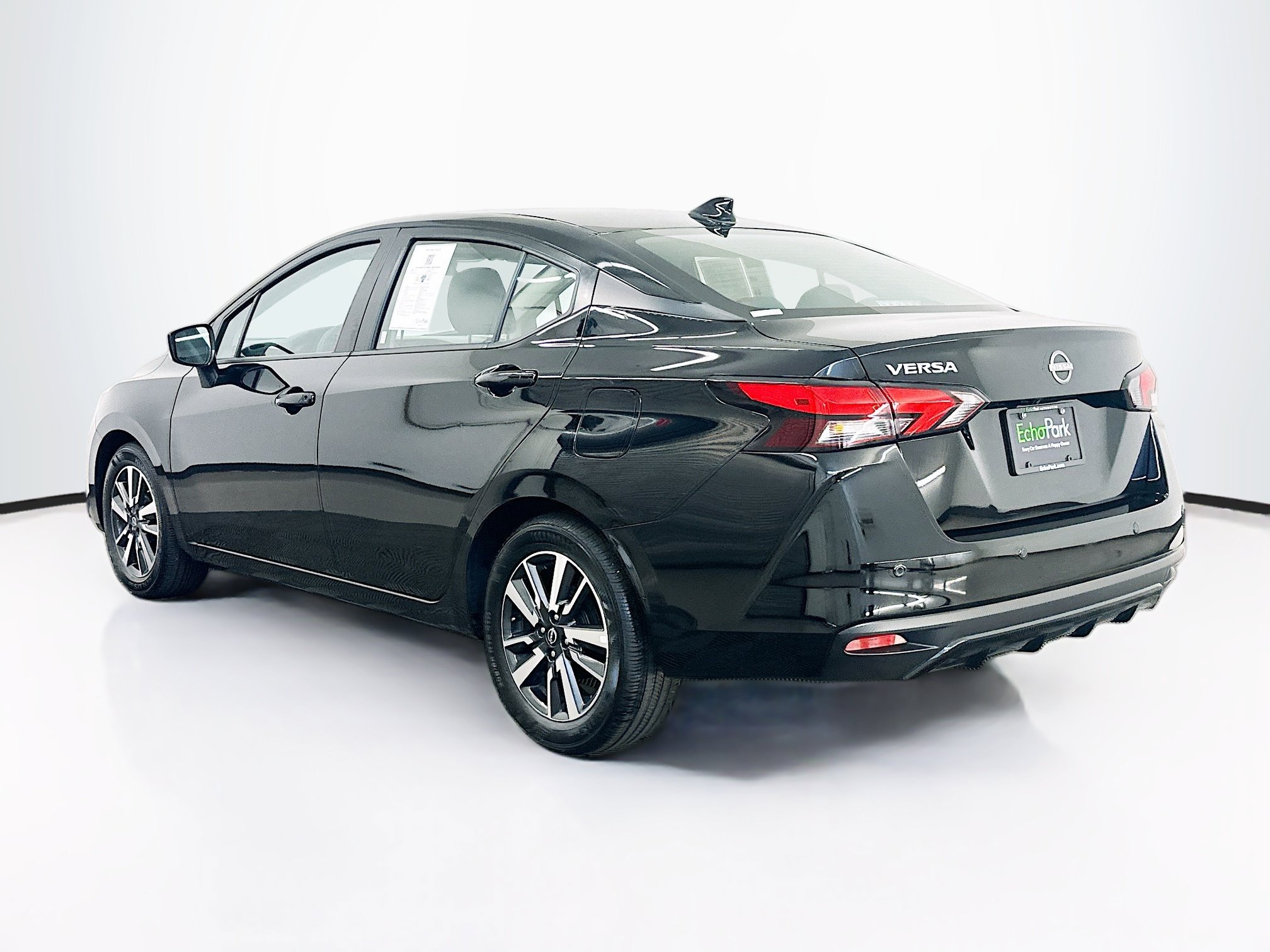 Used 2025 Nissan Versa SV FWD image 5