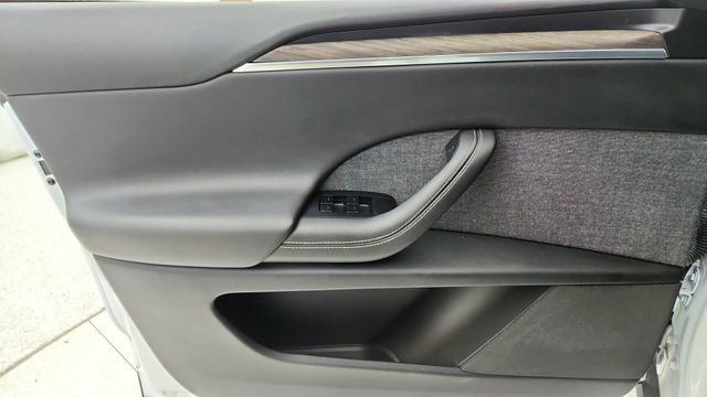 Used 2023 Tesla Model X image 37