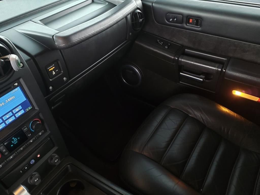 Used 2005 HUMMER H2 SUT w/ Preferred Equipment Group image 20