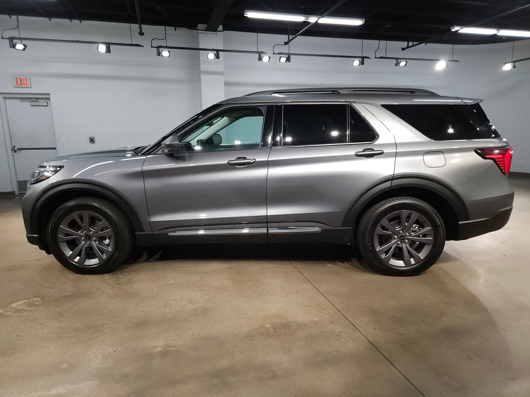 Used 2025 Ford Explorer Active w/ Active Comfort Package AWD/4WD image 4