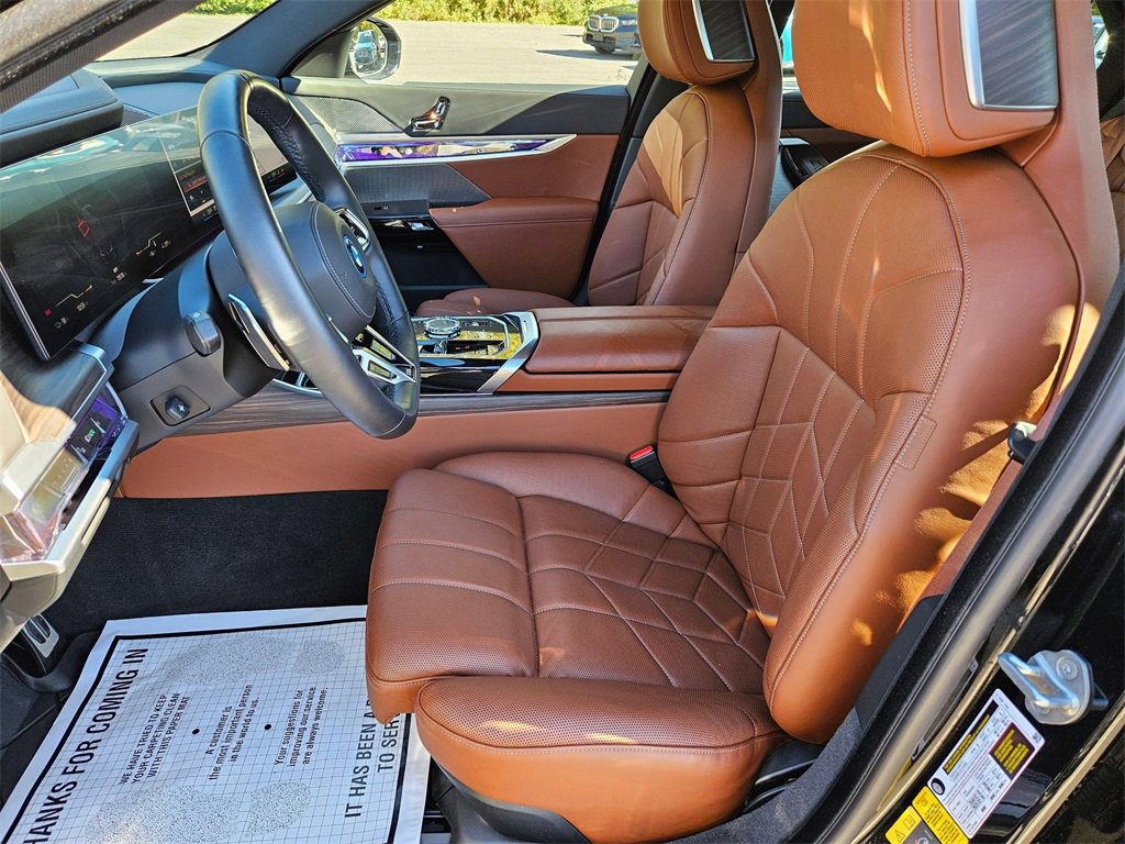 Used 2024 BMW i7 xDrive60 image 8