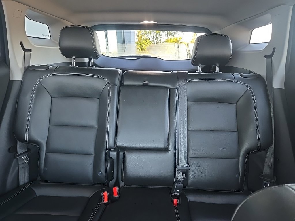 Used 2024 GMC Terrain SLT w/ Elevation Edition AWD/4WD image 9