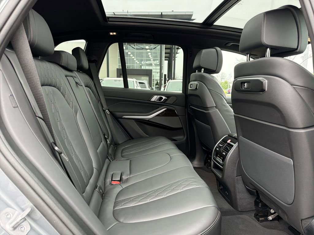 Used 2025 BMW X5 xDrive50e image 16