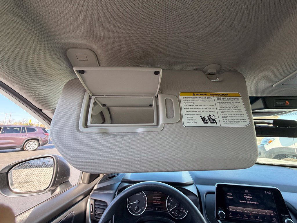 Used 2024 Nissan Rogue S FWD image 27