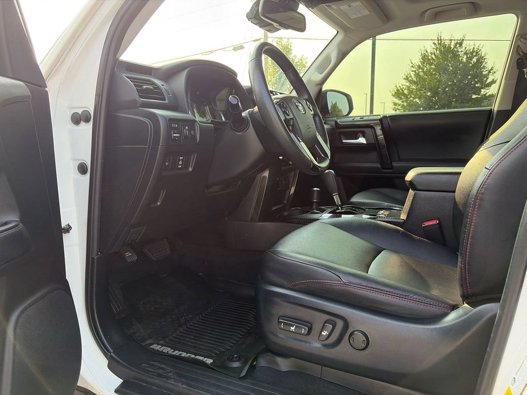 Used 2020 Toyota 4Runner Venture w/ Moonroof Package AWD/4WD image 10