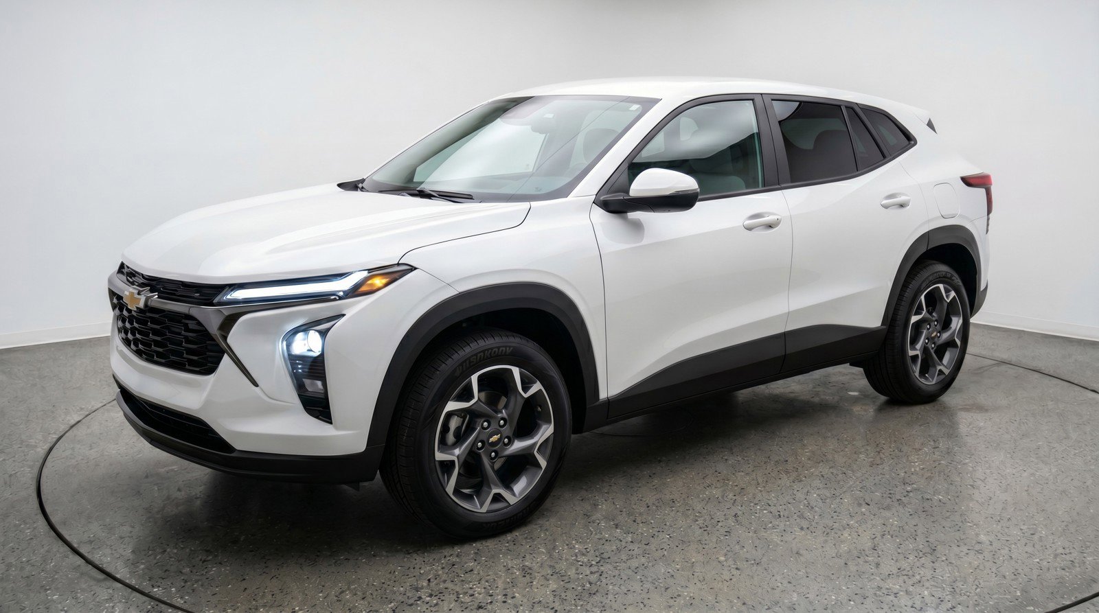 Used 2025 Chevrolet Trax LT FWD image 3