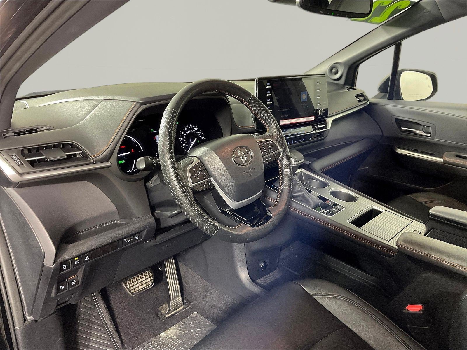 Used 2022 Toyota Sienna XSE w/ XSE Plus Package AWD/4WD image 17