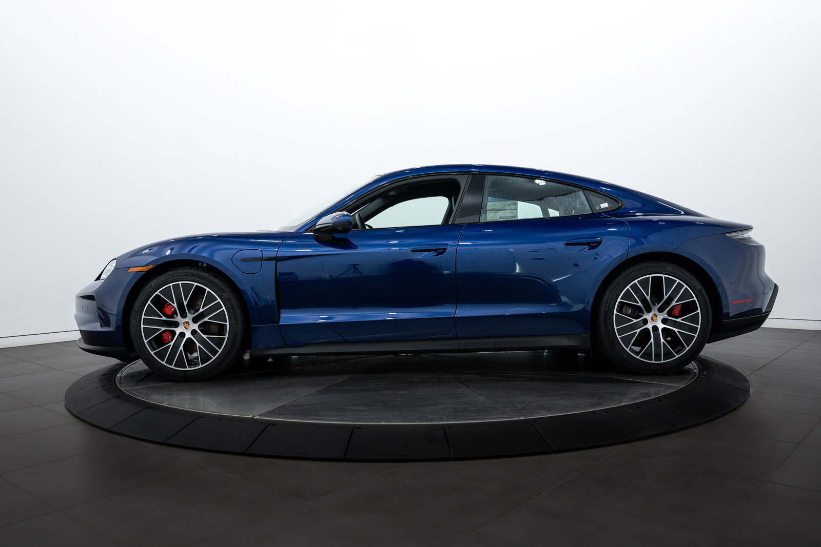 New 2025 Porsche Taycan 4S image 2