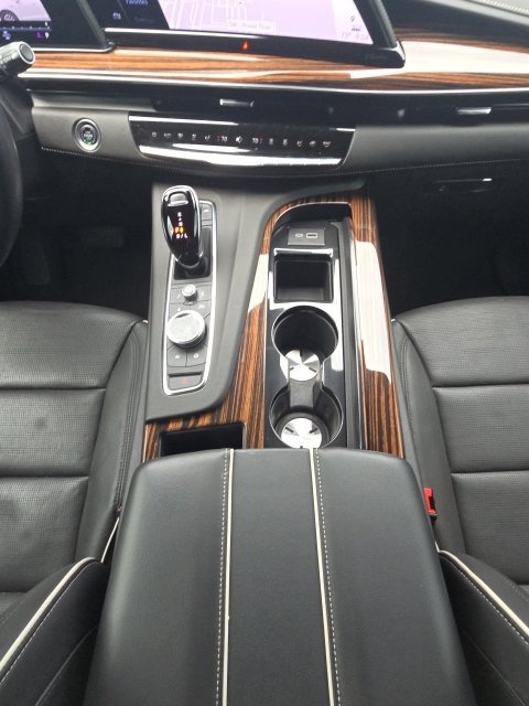 Used 2024 Cadillac Escalade Premium Luxury AWD/4WD image 44