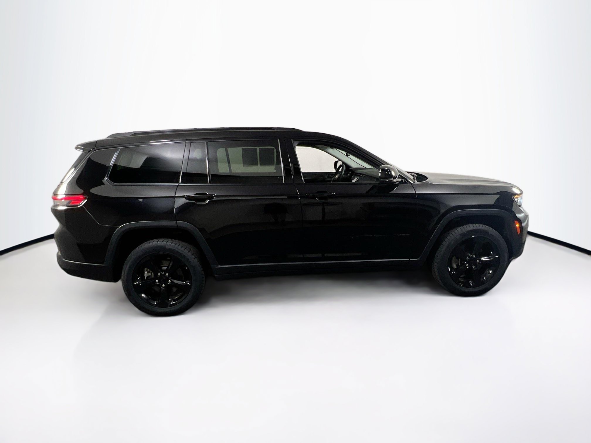 Used 2023 Jeep Grand Cherokee L Limited w/ Black Appearance Package AWD/4WD image 4