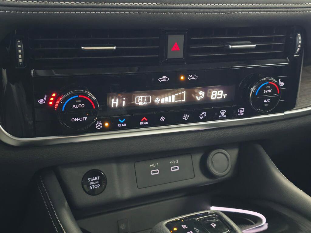 Used 2025 Nissan Rogue Platinum w/ Platinum Premium Package image 34