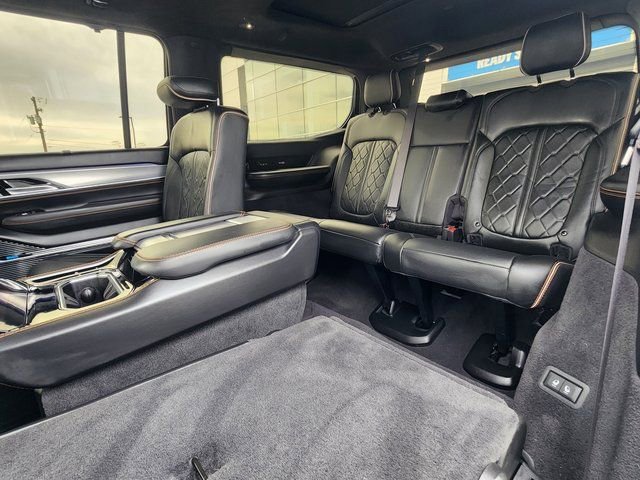 Used 2022 Jeep Grand Wagoneer Series III image 15