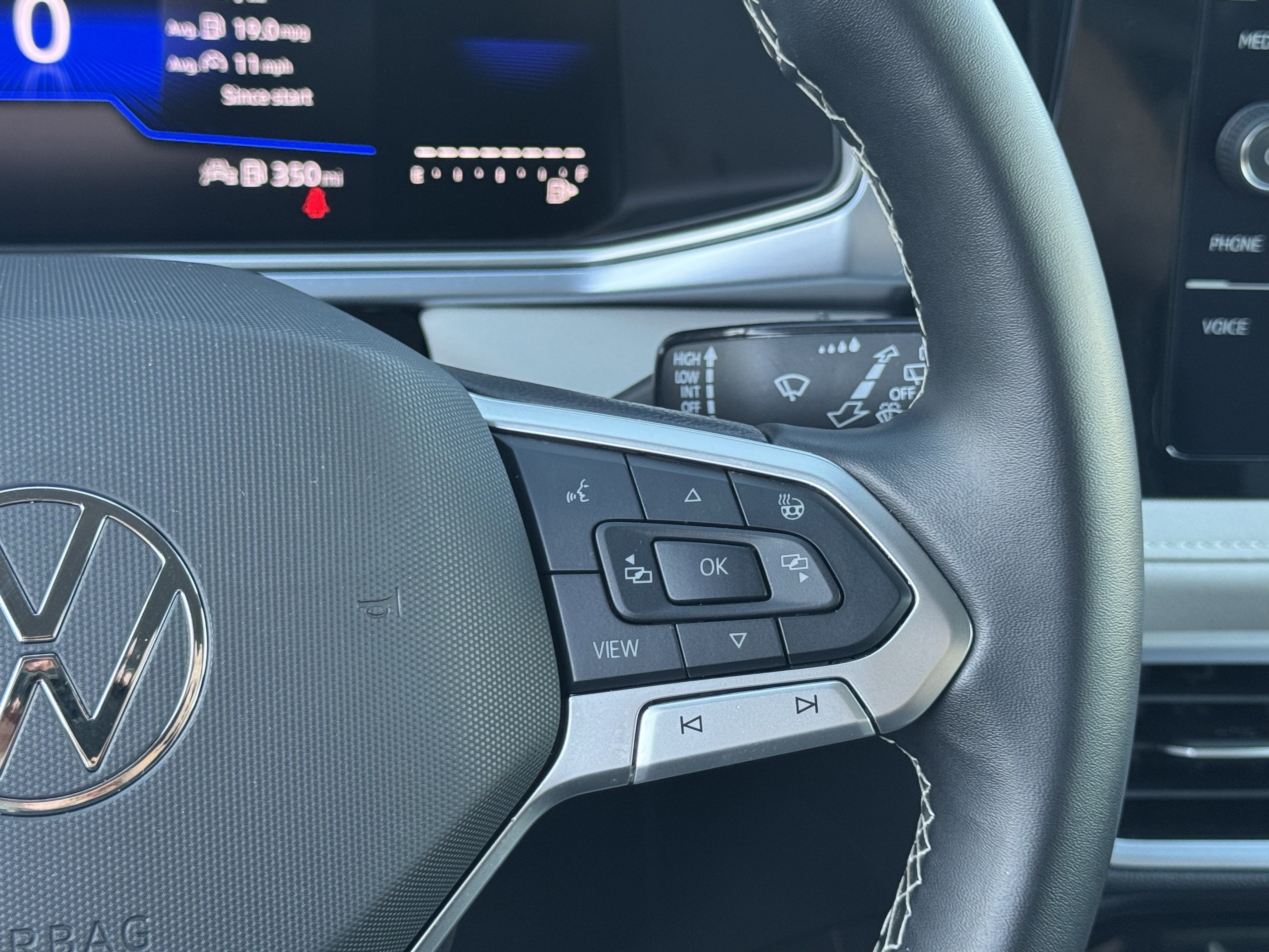 Used 2025 Volkswagen Taos SE image 22