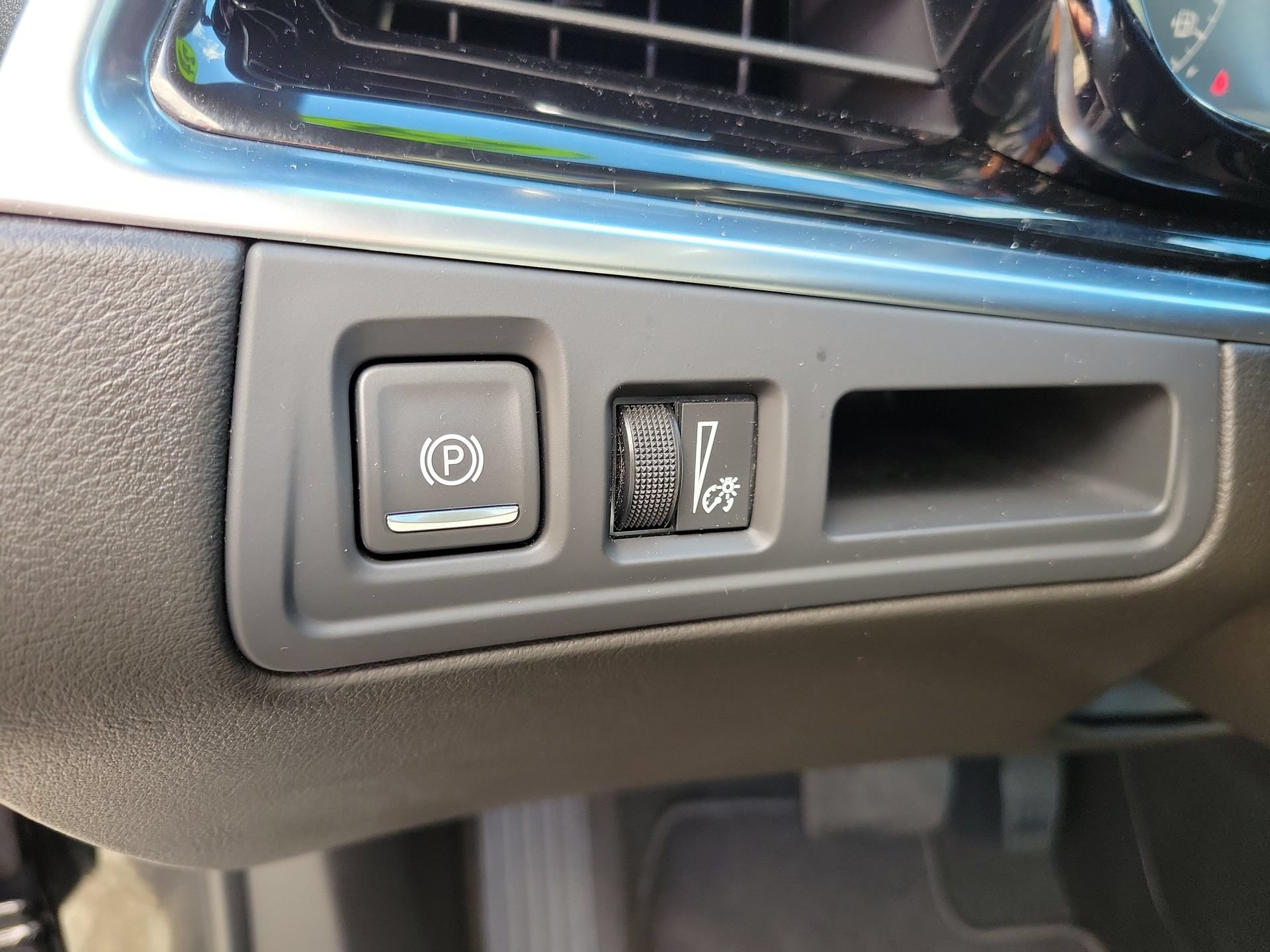 Used 2024 Cadillac XT6 Premium Luxury FWD image 32