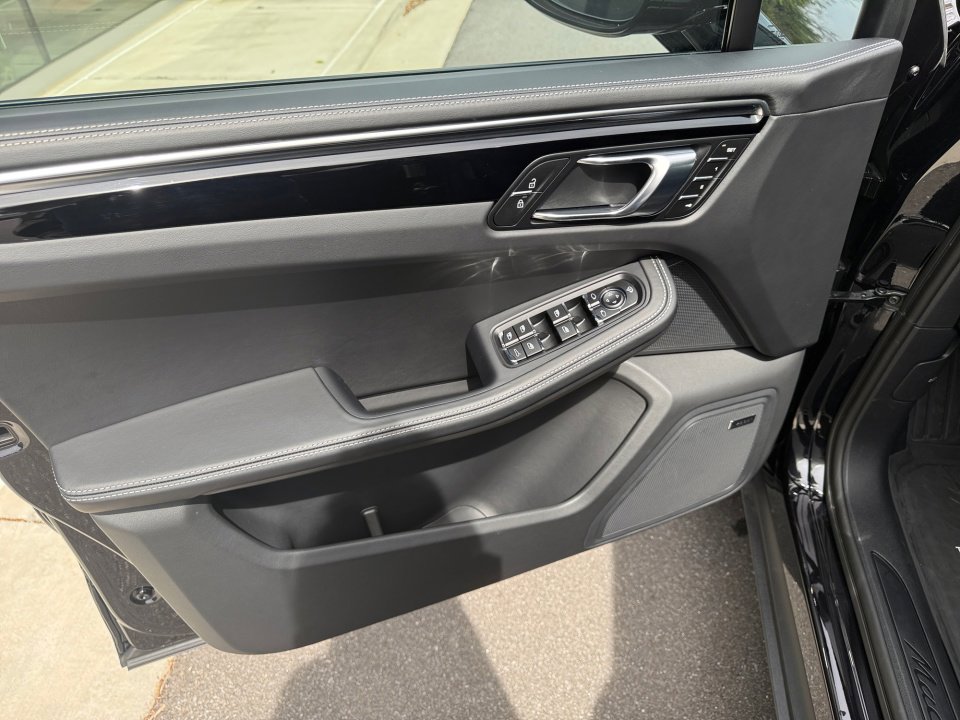 Certified 2026 Porsche Macan Turbo image 21