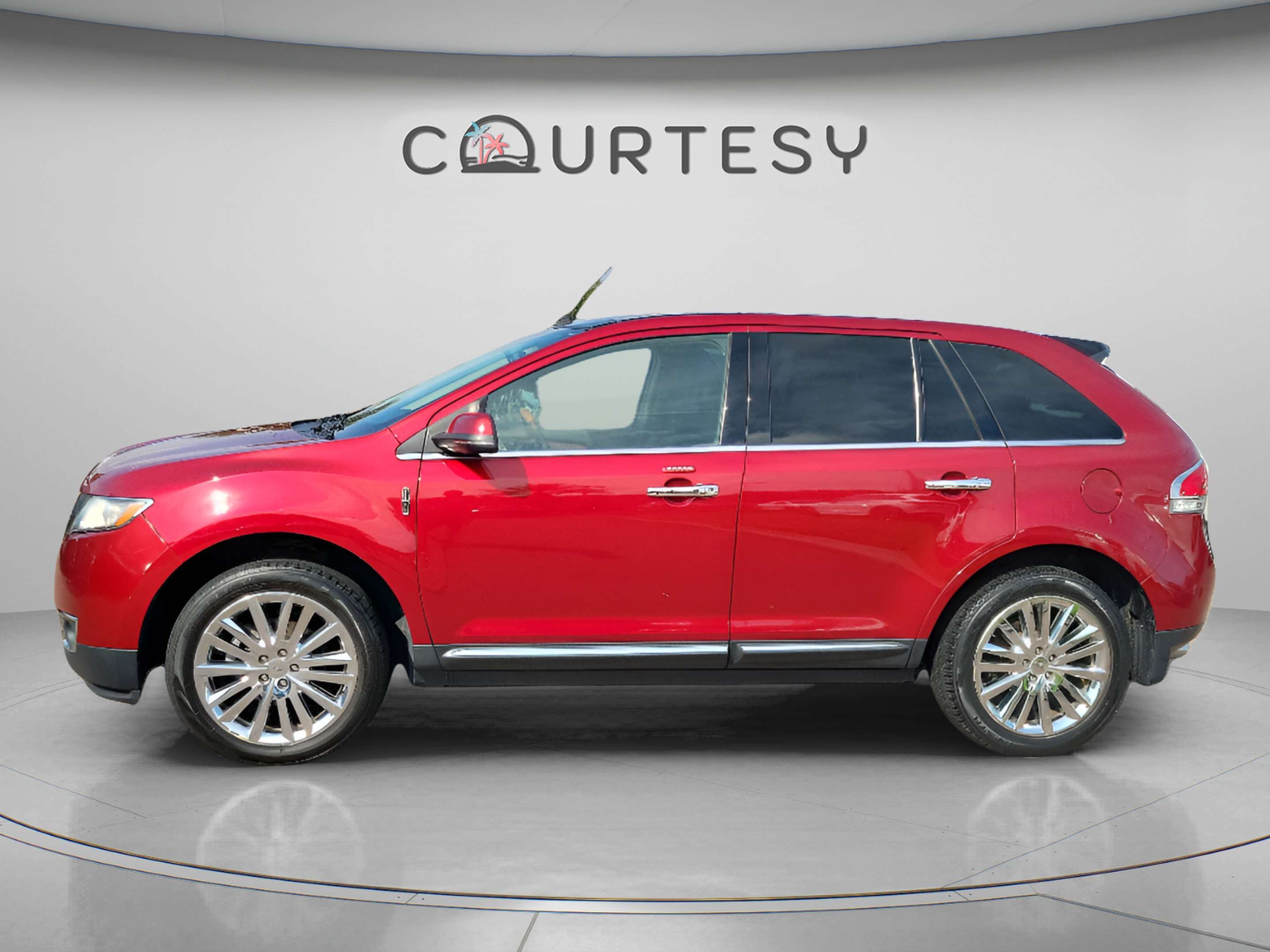Used 2013 Lincoln MKX FWD image 2