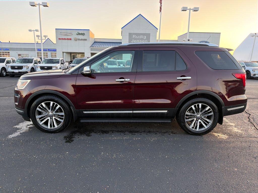 Used 2019 Ford Explorer Platinum image 2
