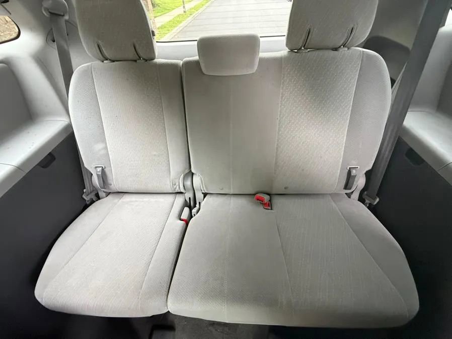 Used 2018 Toyota Sienna LE image 18