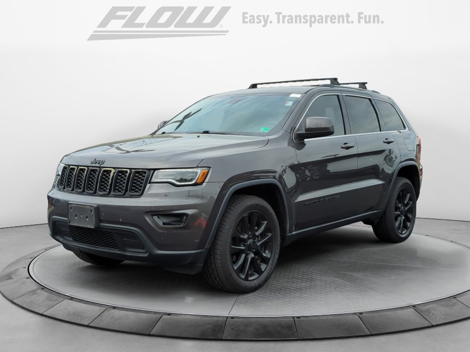 Used 2019 Jeep Grand Cherokee Laredo w/ Security & Convenience Group AWD/4WD image 4