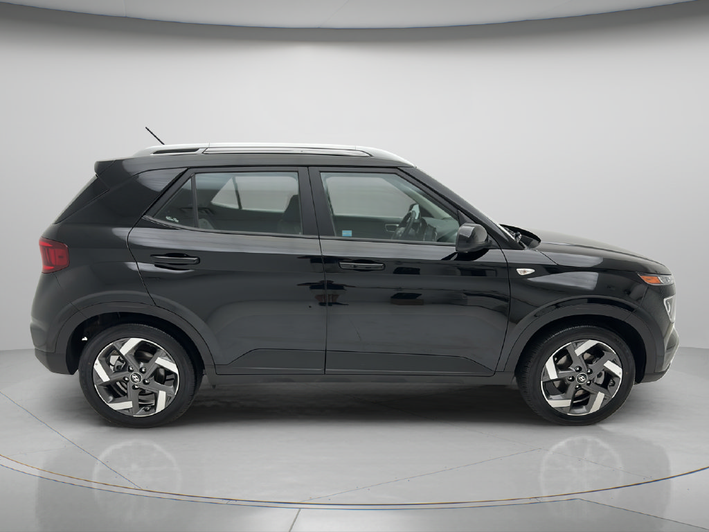 Used 2025 Hyundai Venue SEL FWD image 6