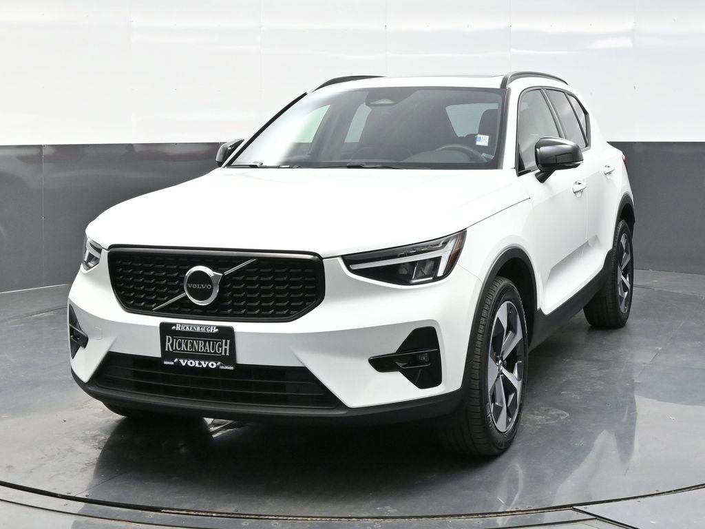 Used 2023 Volvo XC40 B5 Plus w/ Climate Package image 2