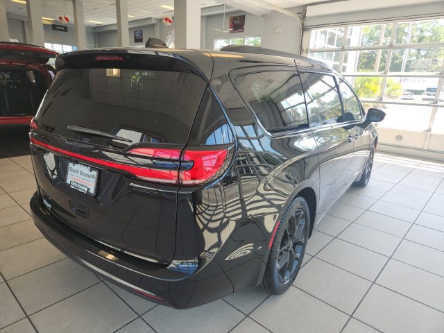 Used 2026 Chrysler Pacifica Select w/ S Appearance Package FWD image 10