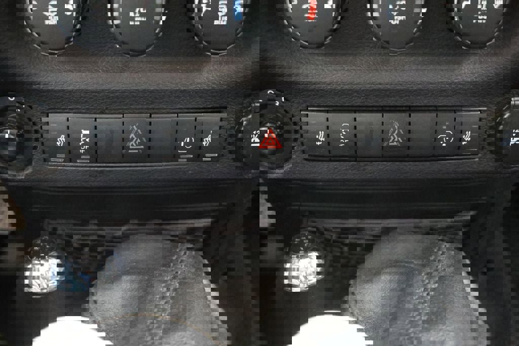 Used 2017 Jeep Wrangler Unlimited Rubicon w/ Dual Top Group image 28