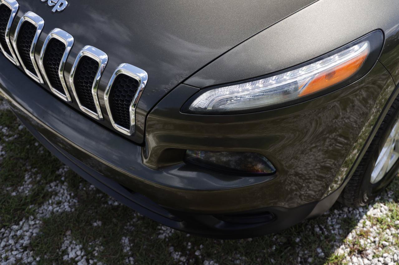 Used 2015 Jeep Cherokee Sport w/ Sport Appearance Group AWD/4WD image 23