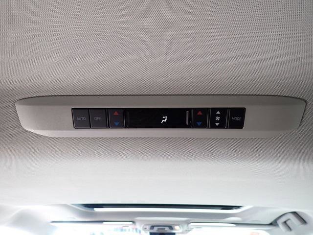 Certified 2025 Toyota Sienna XLE image 19