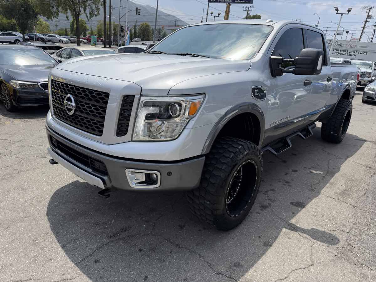 Used 2016 Nissan Titan PRO-4X AWD/4WD image 3