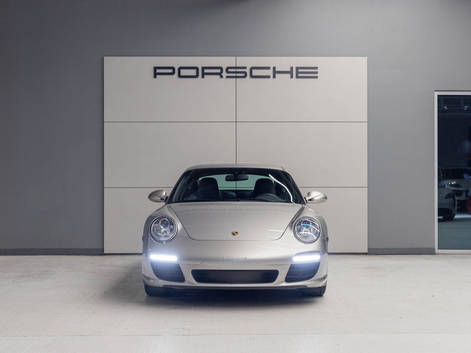 Used 2011 Porsche 911 Carrera image 10