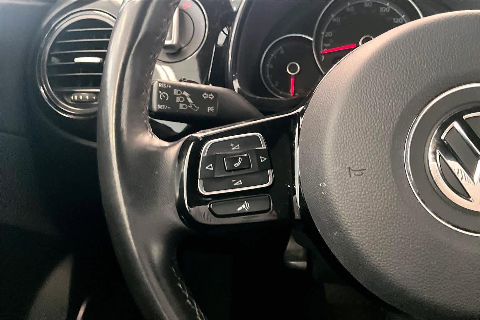 Used 2018 Volkswagen Beetle 2.0T S w/ Style & Comfort Package For S FWD image 21