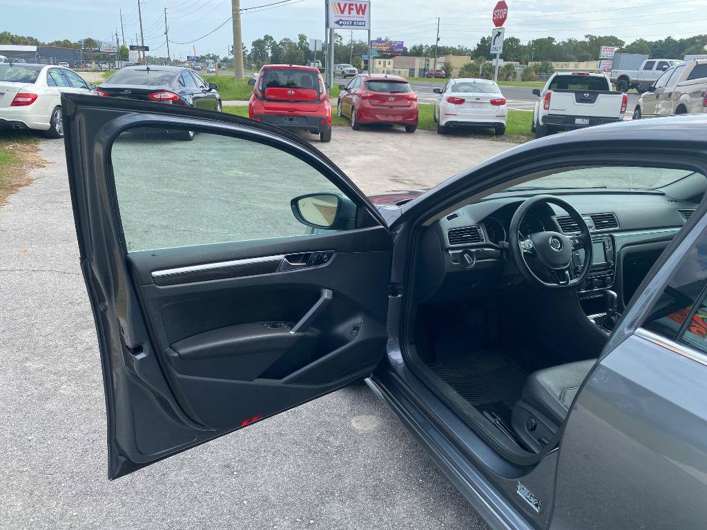 Used 2017 Volkswagen Passat 1.8T SE FWD image 13