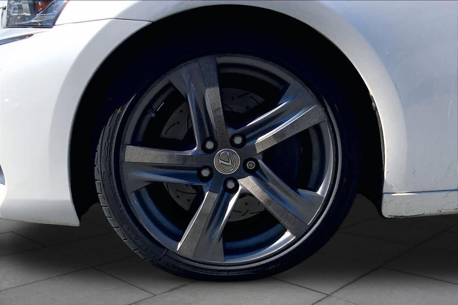 Used 2019 Lexus IS 300 AWD image 11