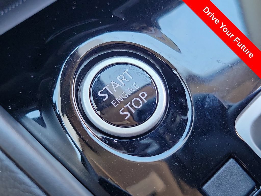 Used 2025 Nissan Versa SV w/ Trunk Package FWD image 9