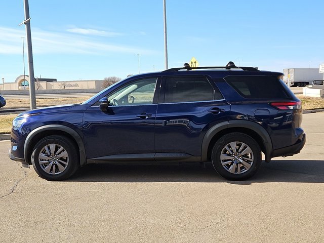 Used 2022 Nissan Pathfinder SV w/ SV Premium Package image 6